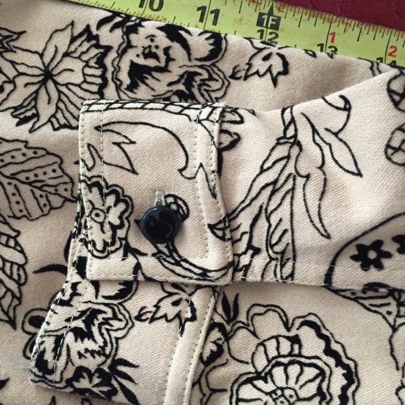 Classic Beige Jacket with Black Velvet Flowers St John Sport by Marie Grey - Picture 8 of 12